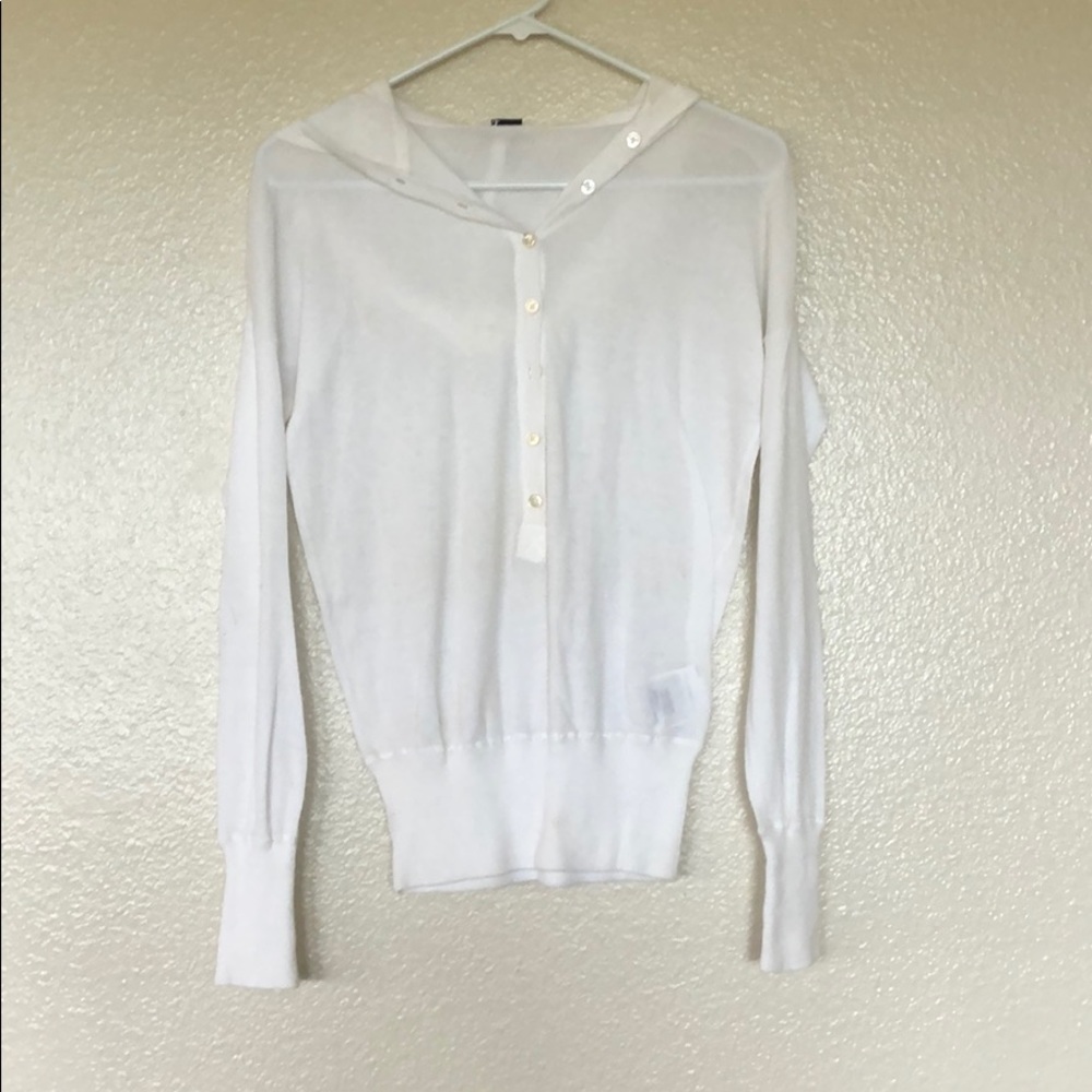 white gap sweater